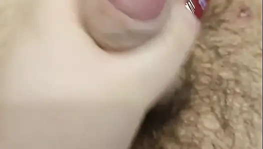 Bu küçük yarak aşağılanmayı ve gülmeyi seviyor ve ben bu konuda düşündüm de azıyorum.