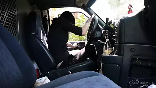 Nikki, shyla'nın kirli küçük sırrını öğrenir