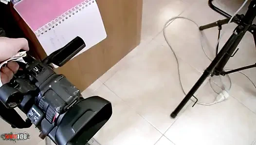 Французская Tania Berry в любительском видео - минет с глубокой глоткой и жесткий трах на диване