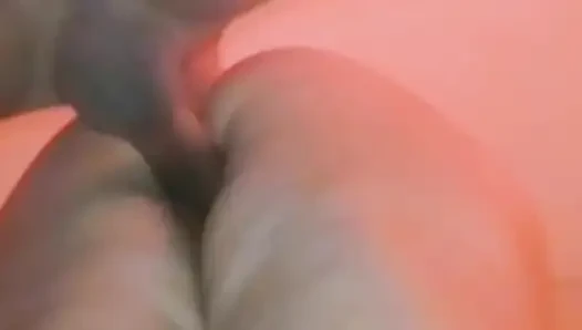 Ateşli, ele geçirilmiş bir melekti, sinemaya gitti ve günah işledi, bira içti ve yere tükürdü.