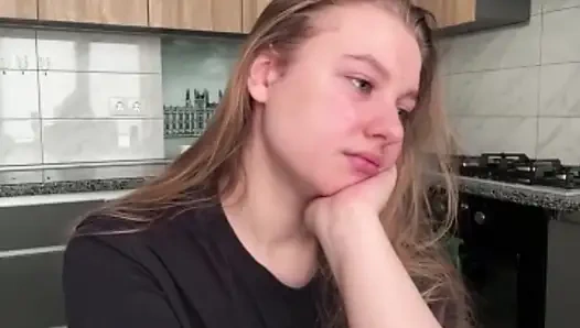 Jucielussie sabah mutfakta mastürbasyon yapıyor