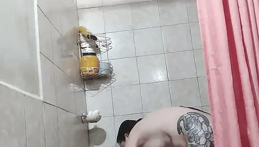 Günaydın benimle banyo yapmaya gel