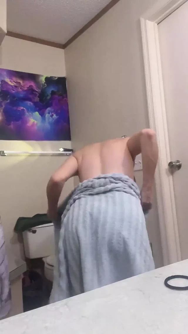 Sırf benimkine ve arkadaşlarına göndereyim diye duşta kendimi kaydediyorum