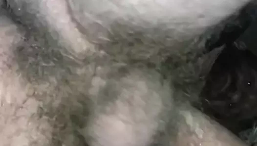 Aşağıdan bir leziz kedi lanet!