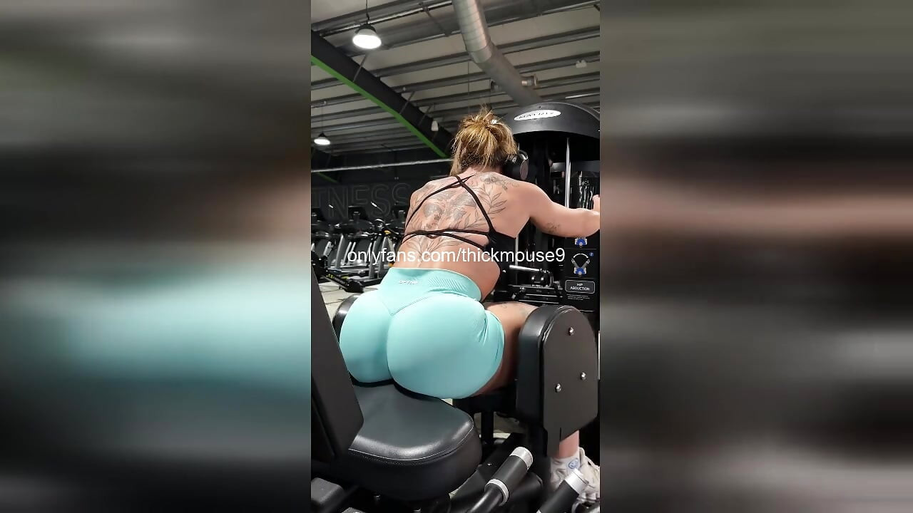 Üvey kız, üvey babası tarafından video çekerken yakalanıyor!