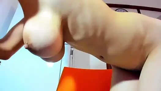 Bir yana büyük doğal göğüsler!