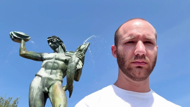 Tatilde minik yarakla övüyor