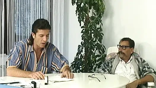 Çekici Alman orta yaşlı seksi kadın anal oynamanın tadını çıkarıyor ve yüze boşalmadan önce sikişiyor