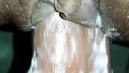 Ah aşkım, sikin beni her yerinden parçalıyor, yavaşça koy