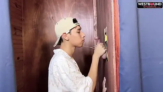 Gilberto Moon yarak emmekten bıkmıyor