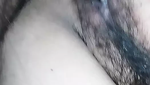 Komşum beni sikiyor. Buna bayılıyorum ve çok yaramazım