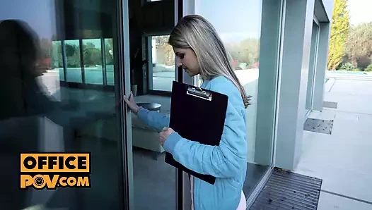 Bakış açısı - flört eden stajyer emlakçı Gina Gerson anlaşmayı yapmak için her şeyi yapacak