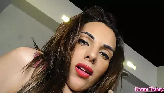 Travesti melyna merli makineye monte edilen dildo alıyor