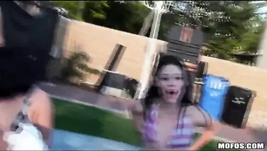 Hottub bikini babes şerit ve sikme