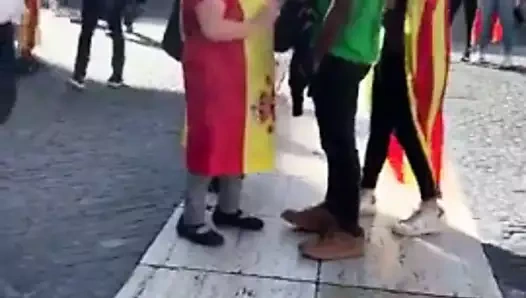 Bugün faşist ve ırkçı saldırganlık, barcelona.