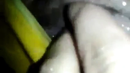 Checy cobain kendini parmaklıyor