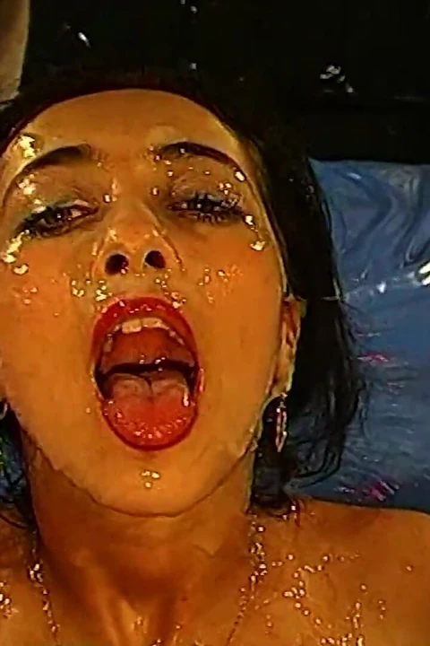 İnce Vücutlu Genç Kız Dölle Kaplanıyor... Spermagewitter Patlaması!