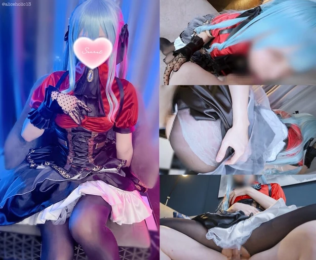 Gotik elbise kostümlü oyuncu seçme kanepesi