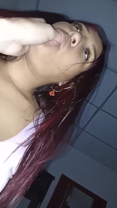 Yeni bbvyork Abd'li 18 yaşındaki esmer büyük sarkık memeler üvey erkek kardeşinin büyük yarağını sikiyor bölüm 87