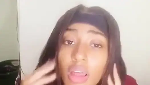 Dominikli kız zengin mastürbasyon yapıyor