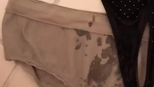 üvey kızı külot giyen karısının külot üzerinde Cum