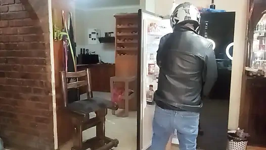 Anal panal buzdolabı sürtük eski kız arkadaşını sikiyor