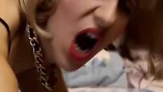 Almanya'dan iki ateşli sarışın hatun deliklerini sert bir yarakla parçalatıyor