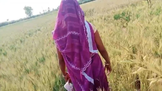 Apni bhabhi ko ghar se bahar chudai kiya devar ne