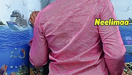 Hintli ateşli desi kız öğrenci üniformasını değiştiriyor ve mastürbasyon yapıyor. Hintli desi selfie videosu.