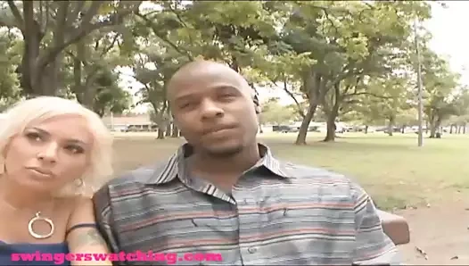 Swingers siyah züppe sağlar beyaz adam sikme onun karısı
