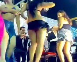 Mısır'ın popüler düğününde dans edin