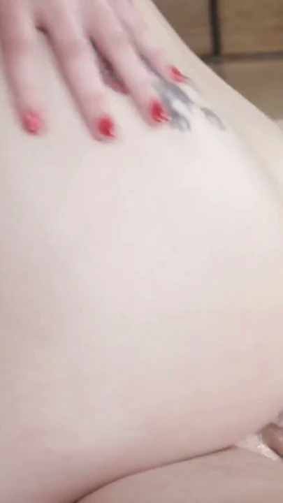 Valerica Steele, Dan’e ateşli bir ayak işi yaparak iyice azıyor, ardından sertçe sikiliyor! | Bölüm 2