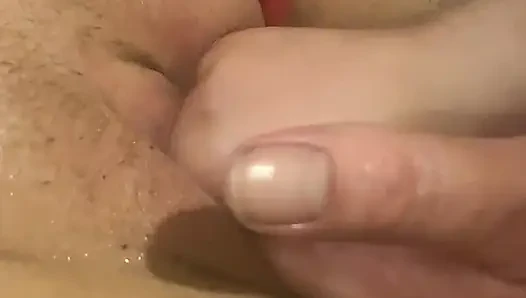 Evli kadın büyük siyah oyuncağın tadını çıkarıyor
