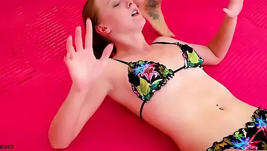 Meryl ve Linda - teo seksi kızıl saçlı ateşli seksi dövüşte birbirlerine karşı