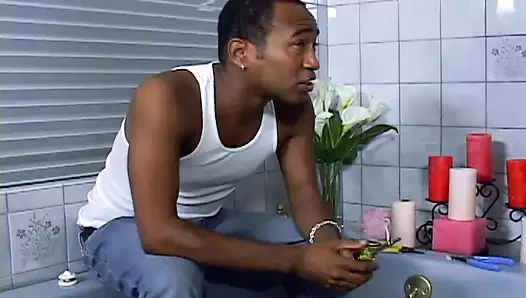 Bir bbc paylaşımı inanılmaz vücutları ile iki çarpıcı görünümlü Alman kız