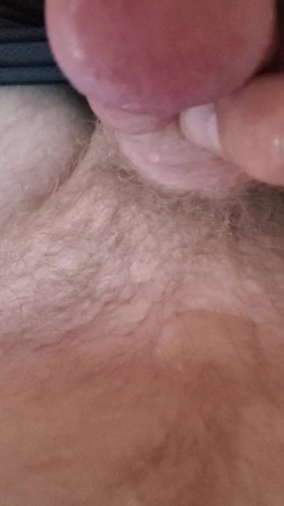 Мягкий член кончает