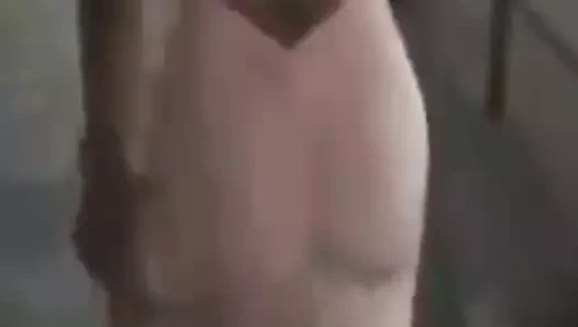 yürüyen güzel kadın