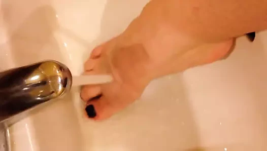 Parmaklar Dunkin'de. Donut lavabo