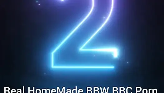Amcığımı açiyorum işiyor parmaklıyor bacak sallıyor orgazm