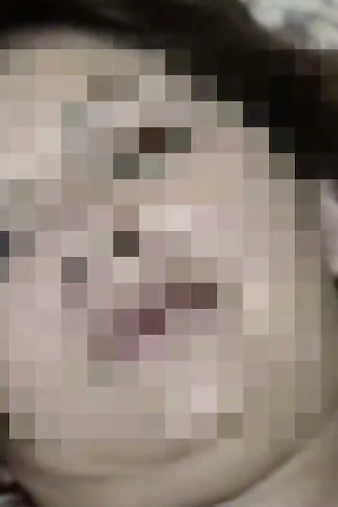 Plaj otelinde, üvey anneme ilk kez yarağımı emdirmeyi başardım - lezzetli bir karşılıklı elle muamele.