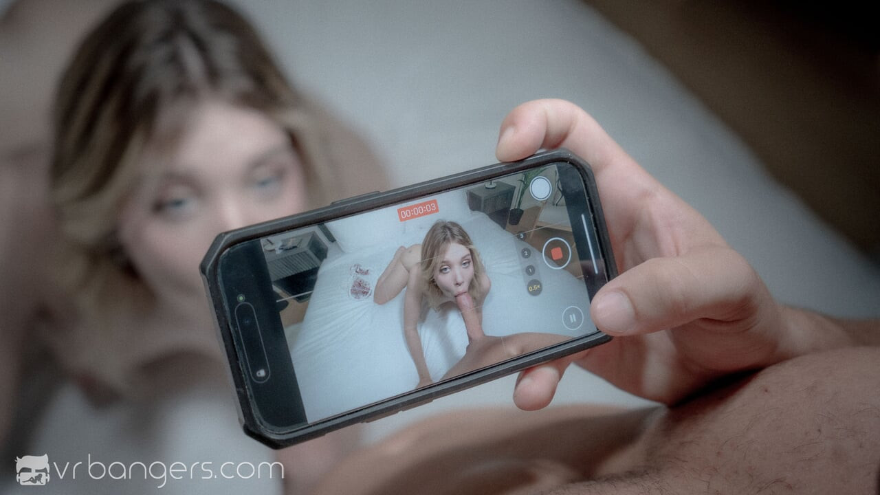 Vr bangers: iç çamaşırlı genç sarışın evde mastürbasyon yapıyor, derinden emiyor ve sikişiyor vr porno