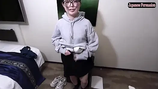 Cosplay Özel Oturumu. Günahsız görünüşler yavaş yavaş soluyor, gizli arzular bu gece tamamen ele geçiriyor.