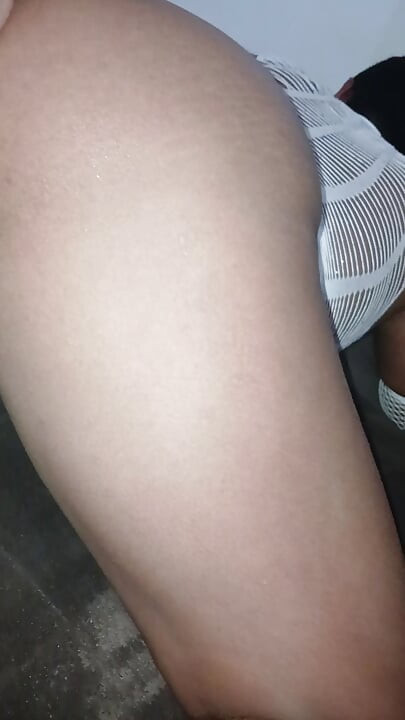 Femboy Mega Poposu Beyaz İç Çamaşırıyla Çıplak Sırt Sikildi