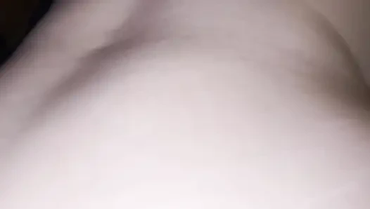 Büyük ve tatlı götlü iri güzel kadın