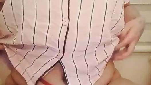 Genç kız doğal göğüslerini gösteriyor #55