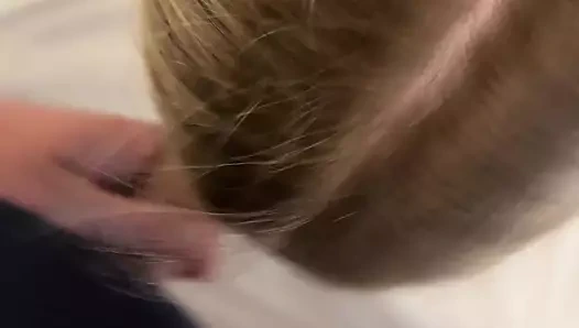 18 yaşındaki hayranı tarafından ağzına boşalıyor