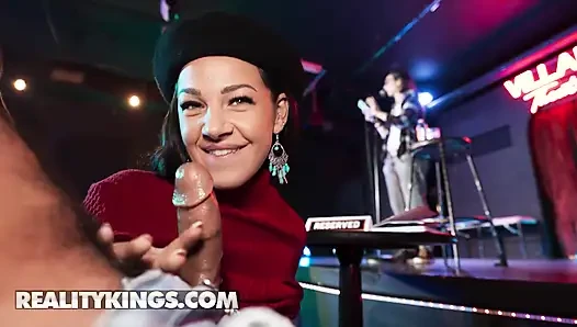 Reality kings - Evelin Stone sinsi seks ve döl dolu bir yüzle şiir çarpmasını renklendiriyor