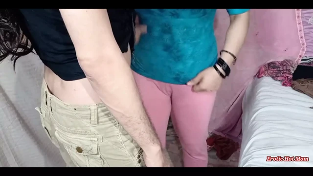 Kanada ikamet eden uzun siyah saçlı üvey erkek kardeş desi üvey kız kardeş Sara ile çok ateşli dans ediyor mujra