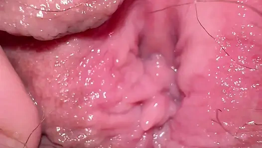 Boşalmadan sonra kıllı ıslak amcık yakın çekim