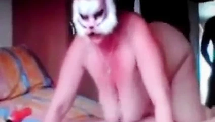 Siyah yarak beyaz şişman olgunla sikişiyor